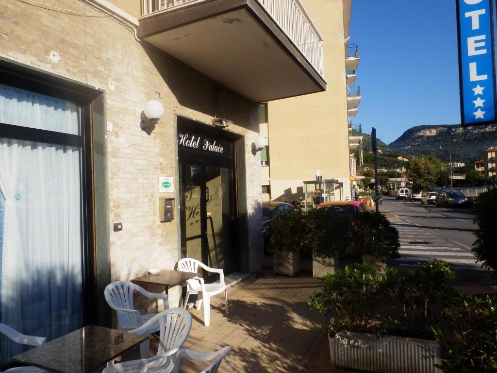 Hotel Palace Finale Ligure Exterior foto