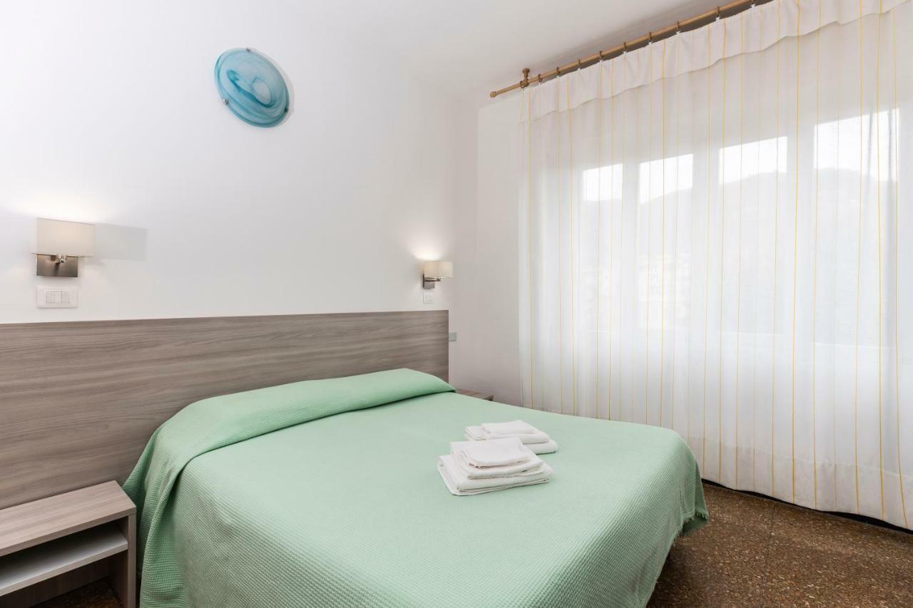 Hotel Palace Finale Ligure Exterior foto
