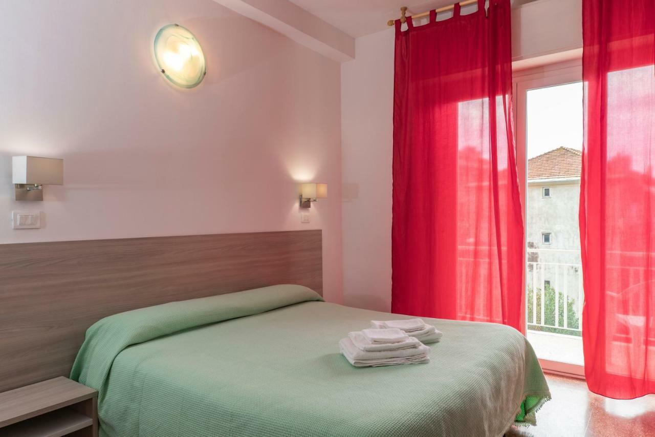 Hotel Palace Finale Ligure Exterior foto