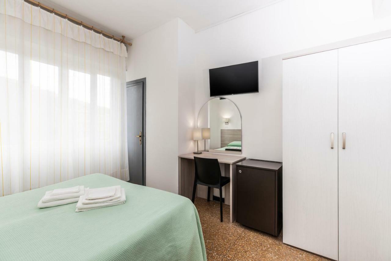 Hotel Palace Finale Ligure Exterior foto